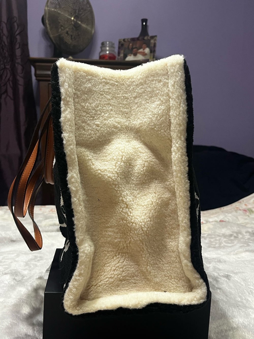 ๐ค Louis. Vuitton. GM Plush Teddy Tote Bag
Monogram Purse - Picture 5 of 9